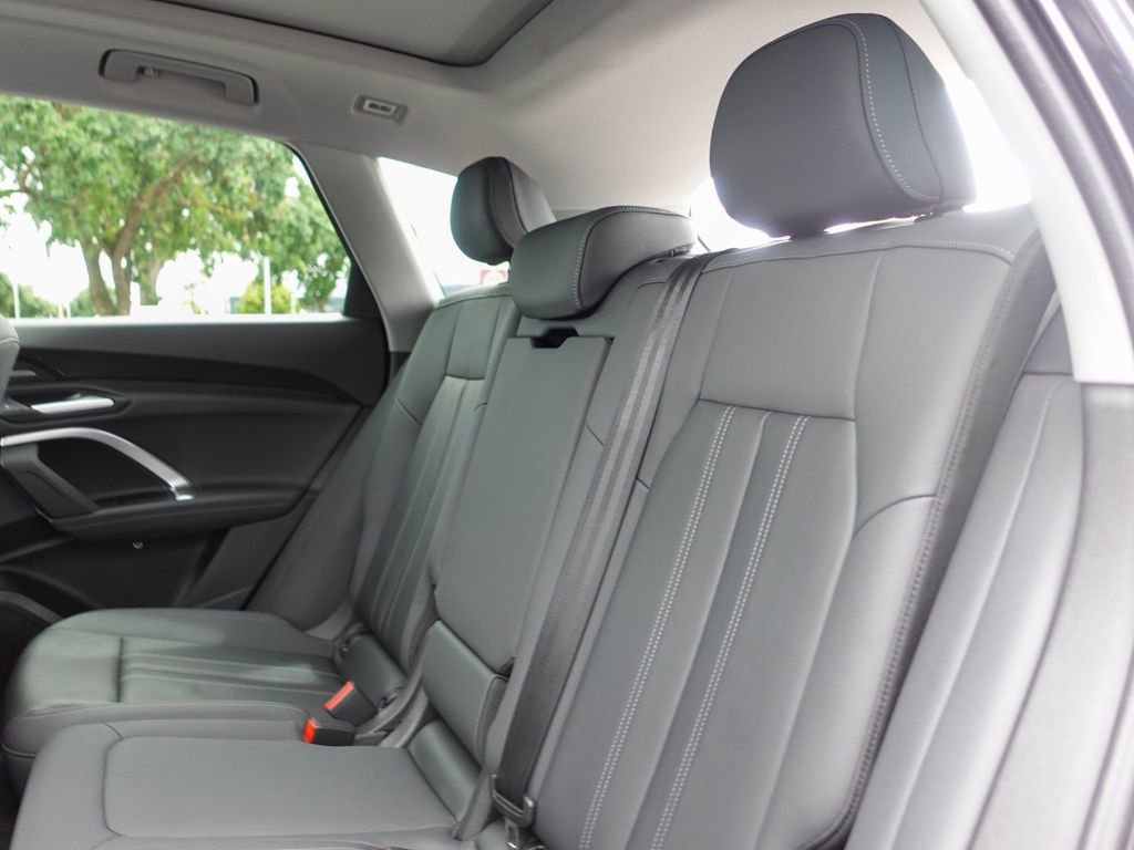 Used 2025 Audi Q5 Premium Plus w/ Premium Plus AWD/4WD image 22