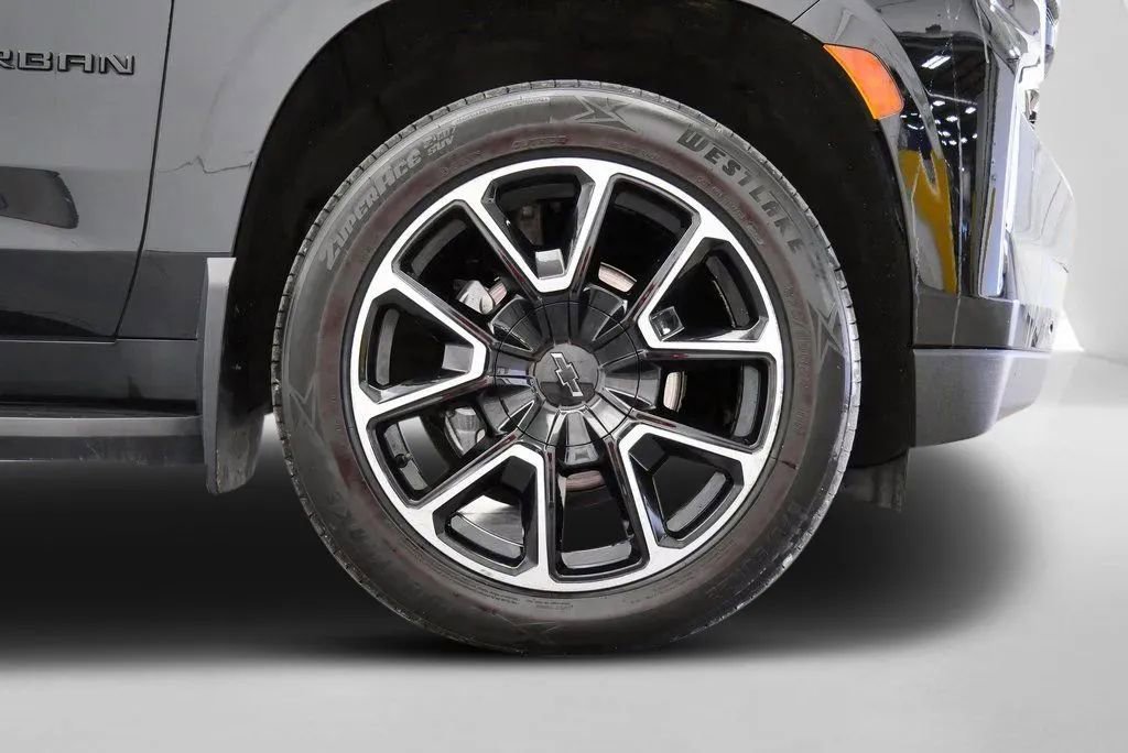 Used 2023 Chevrolet Suburban RST w/ Luxury Package AWD/4WD image 36