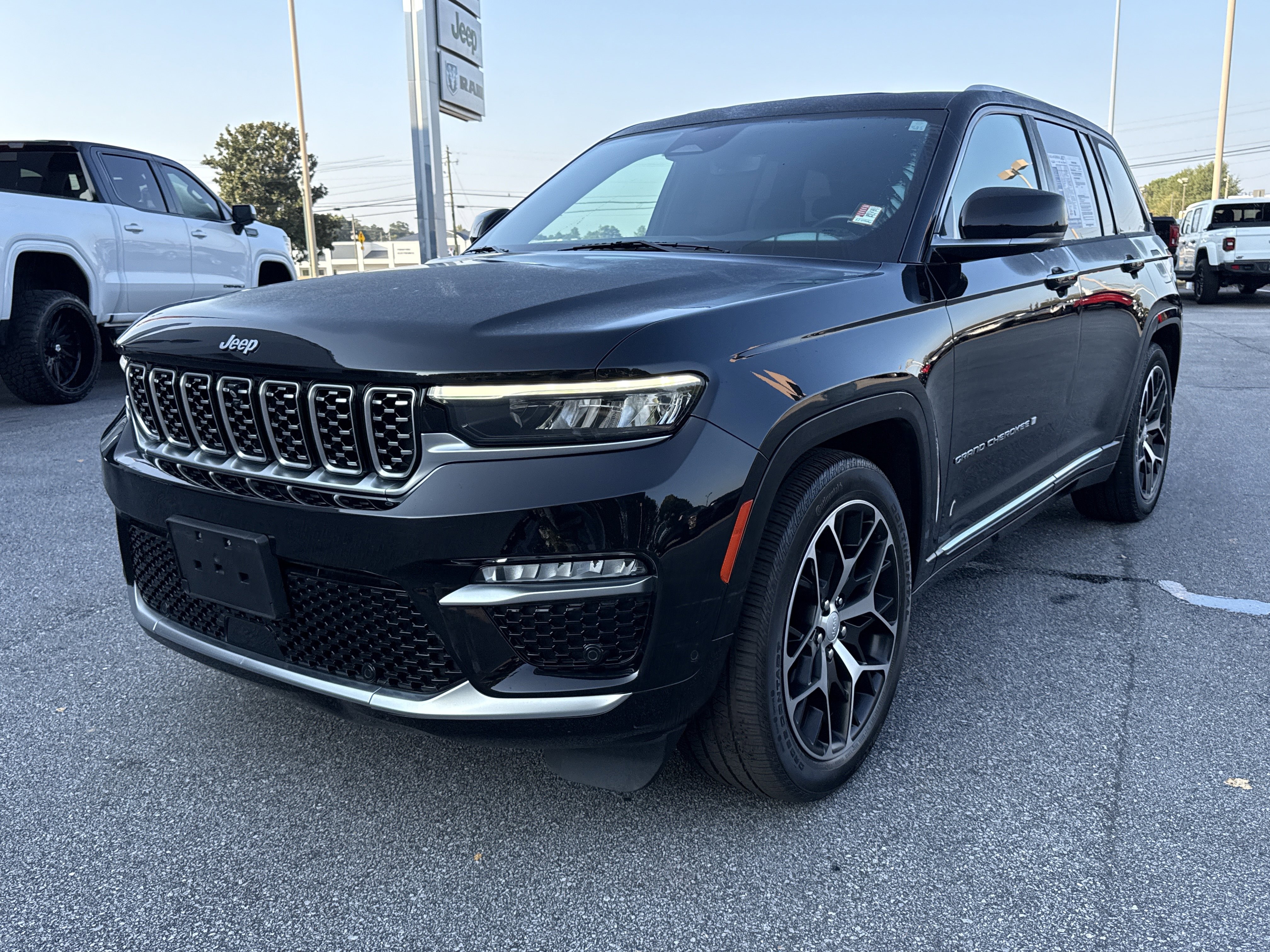 Used 2022 Jeep Grand Cherokee Summit image 2