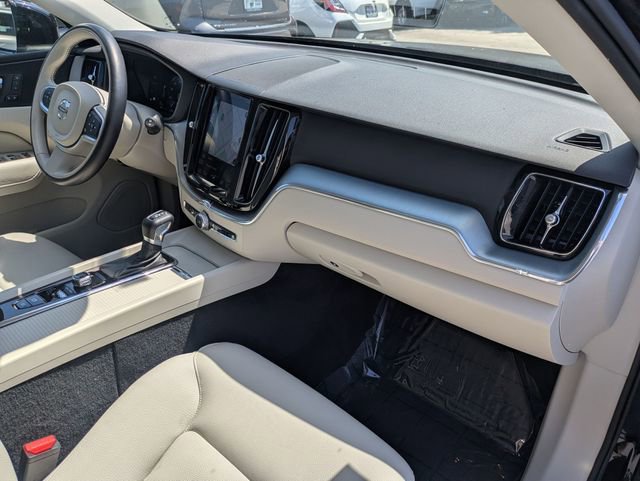 Used 2018 Volvo XC60 T5 Momentum w/ Convenience Package image 29