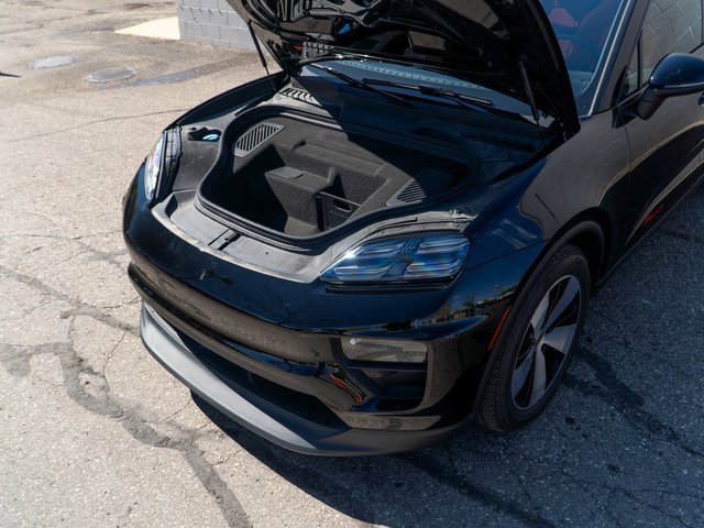 Certified 2024 Porsche Macan 4 Electric image 15