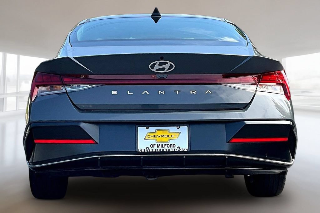 Used 2025 Hyundai Elantra SEL FWD image 5