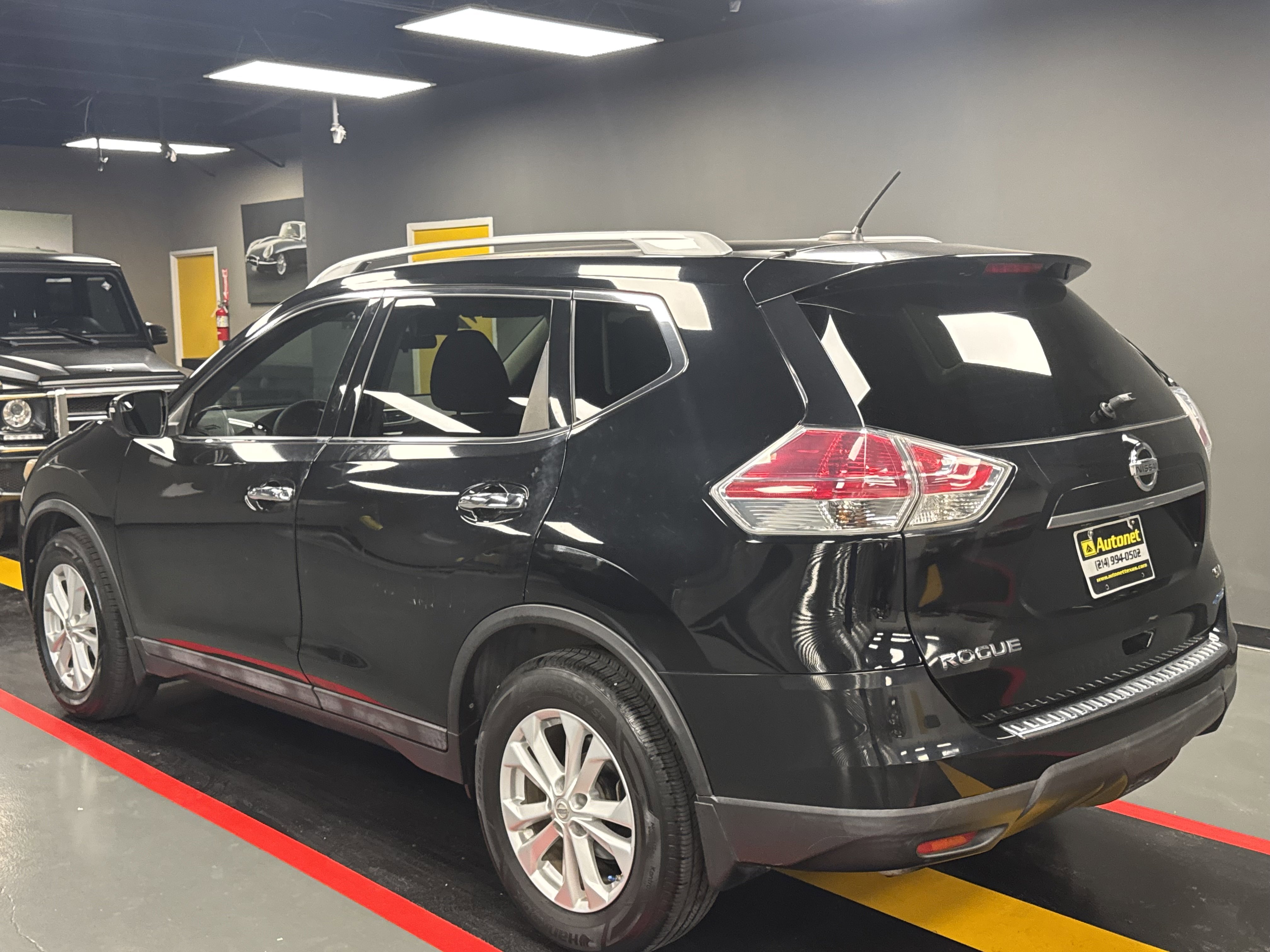 Used 2014 Nissan Rogue SV FWD image 4