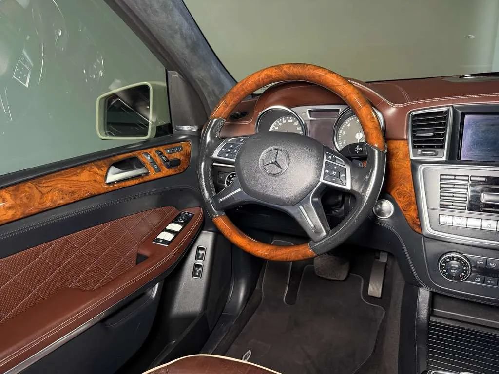 Used 2015 Mercedes-Benz GL 550 4MATIC image 28