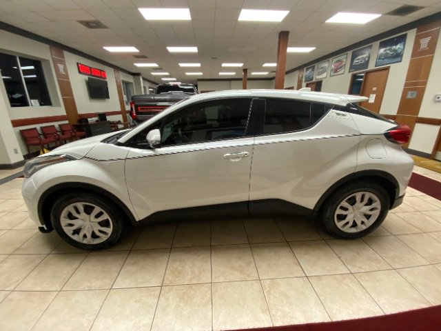 Used 2021 Toyota C-HR LE image 2