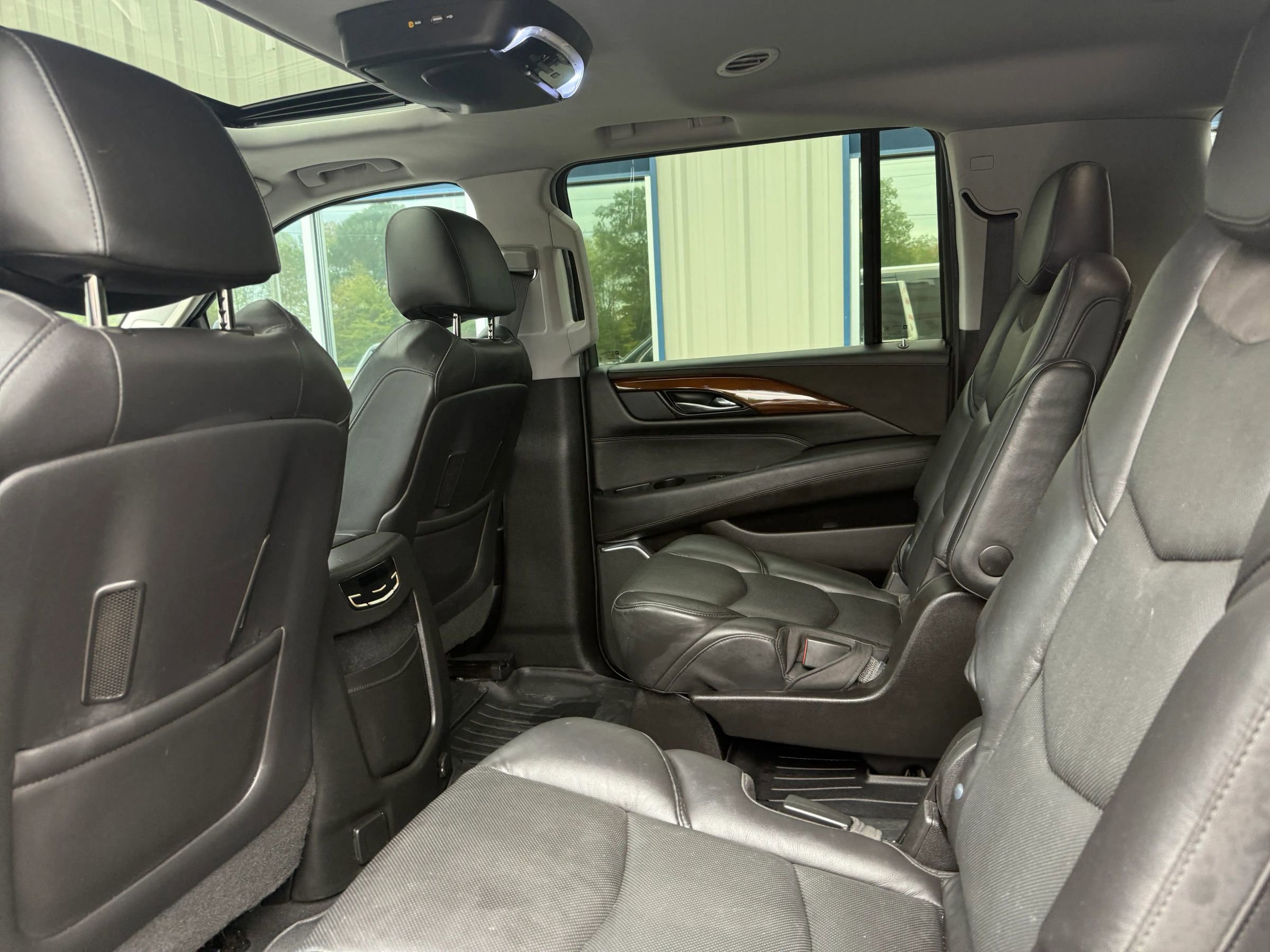Used 2020 Cadillac Escalade ESV Luxury image 32