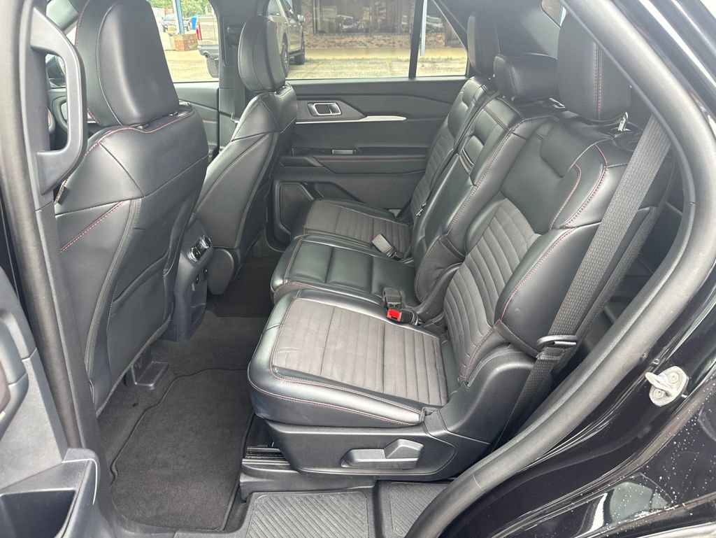 Used 2025 Ford Explorer ST-Line w/ ST-Line Street Pack AWD/4WD image 12