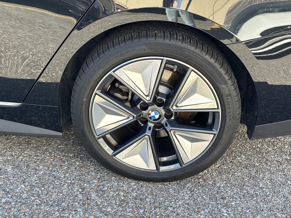 Used 2025 BMW i4 xDrive40i image 4