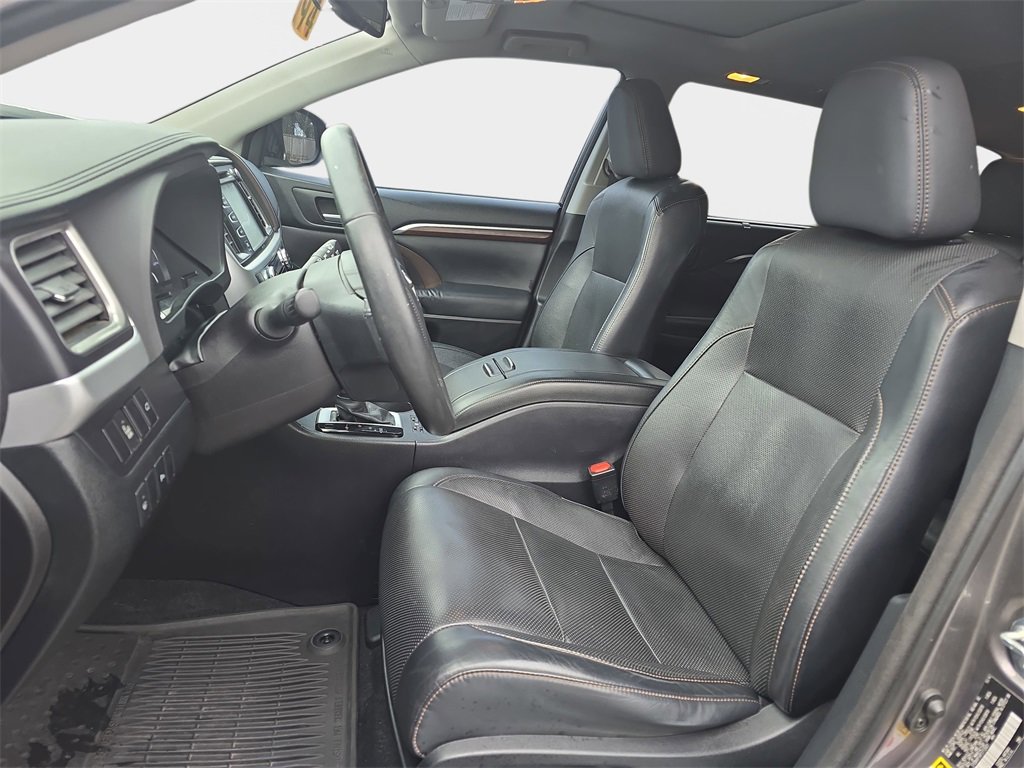 Used 2015 Toyota Highlander Limited image 16
