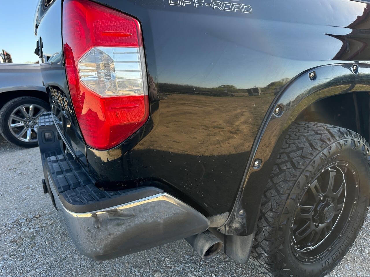 Used 2017 Toyota Tundra SR5 w/ SR5 Upgrade Package image 41