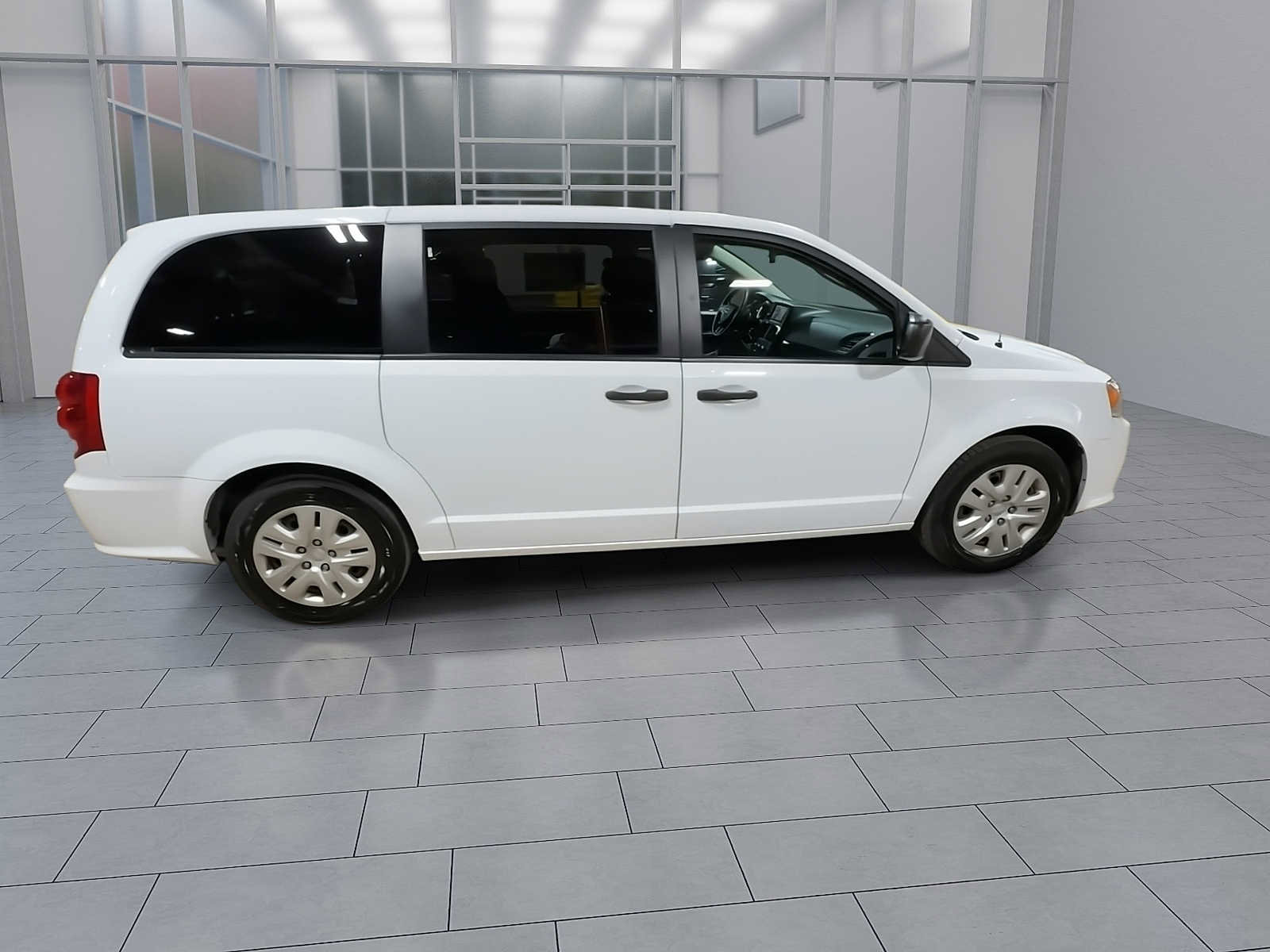 Used 2019 Dodge Grand Caravan SE w/ UConnect Hands-Free Group image 9