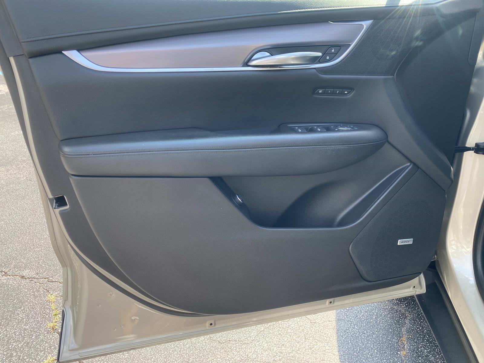Used 2017 Cadillac XT5 Luxury w/ Driver Awareness Package FWD image 21