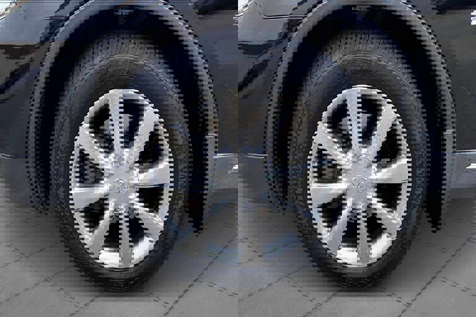 Used 2017 INFINITI QX50 w/ Premium Package image 11