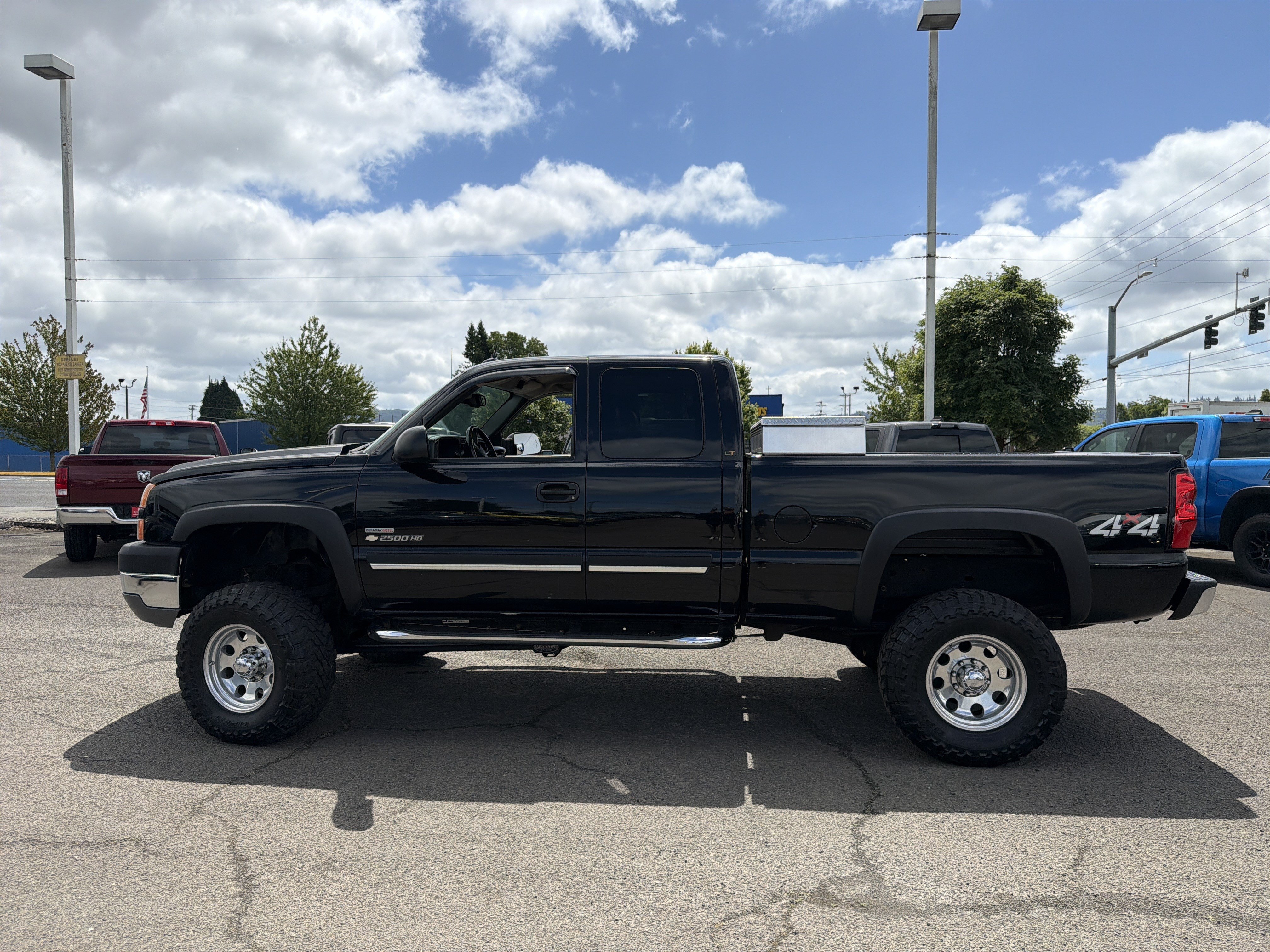 Used 2005 Chevrolet Silverado 2500 LT w/ Heavy-Duty Power Package AWD/4WD image 2