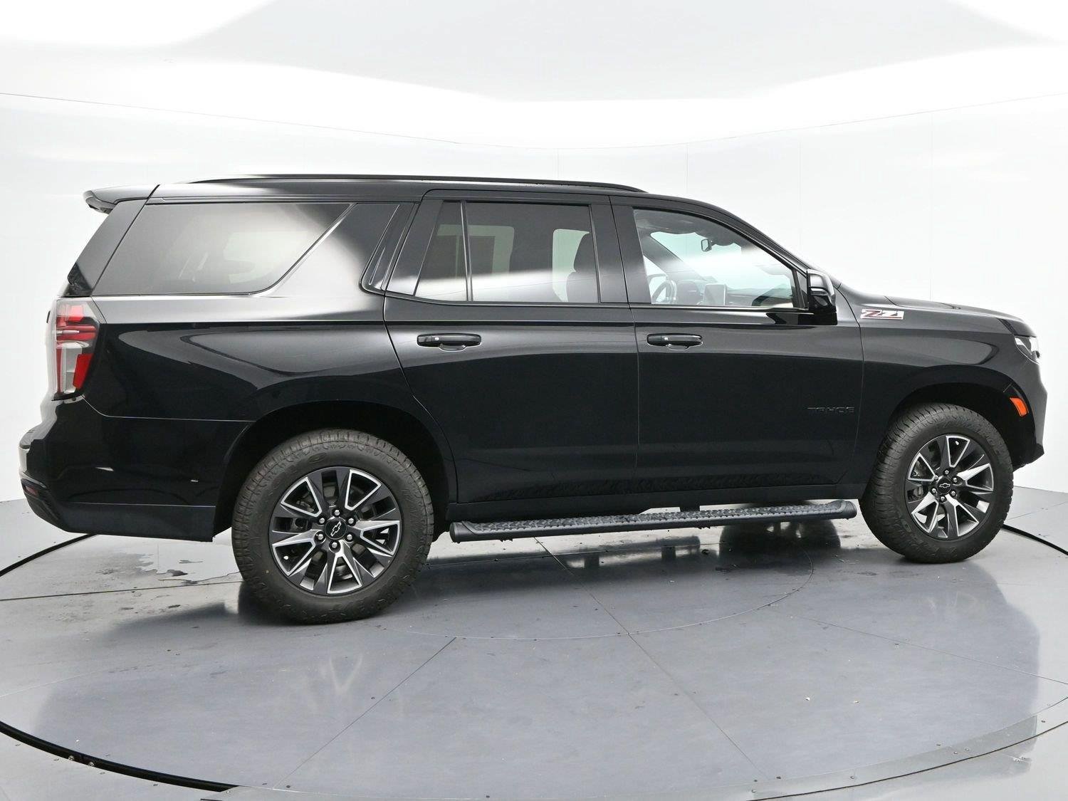 Used 2024 Chevrolet Tahoe Z71 w/ Luxury Package AWD/4WD image 8