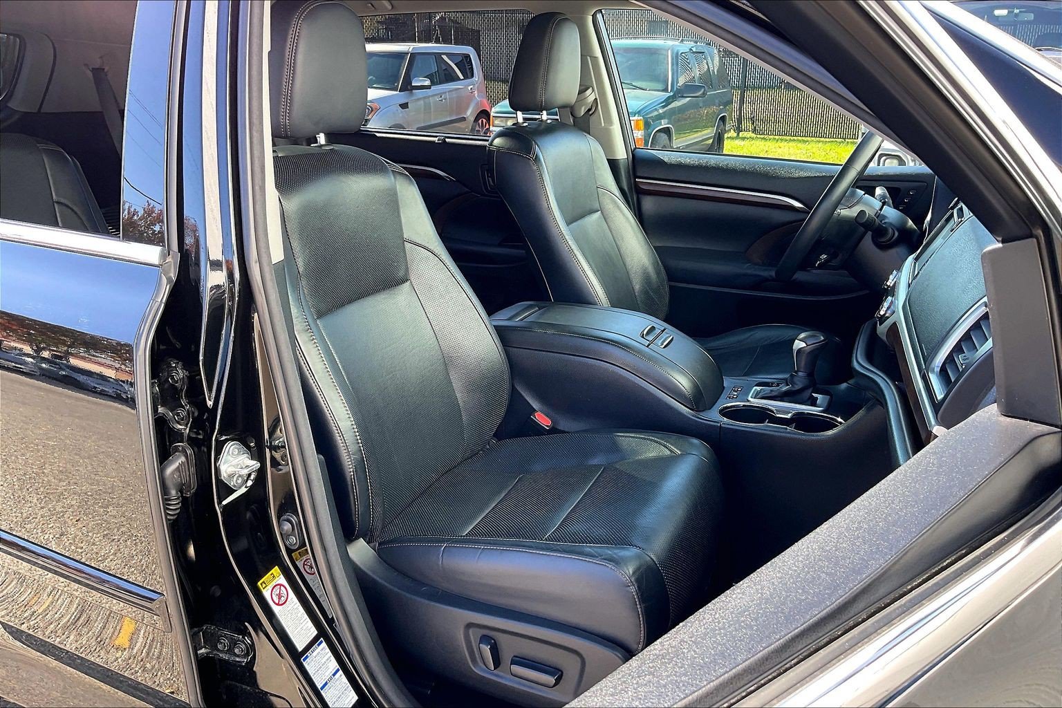 Used 2014 Toyota Highlander Limited Platinum AWD/4WD image 9