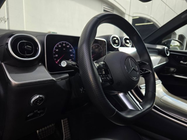 Used 2024 Mercedes-Benz GLC 300 image 4