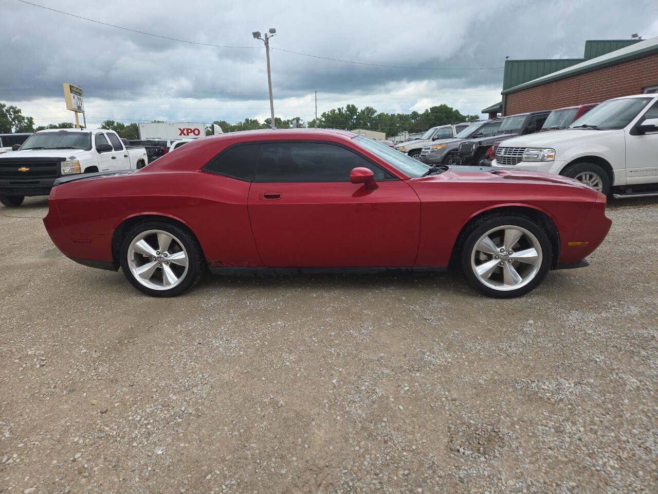 Used 2009 Dodge Challenger SE RWD image 2