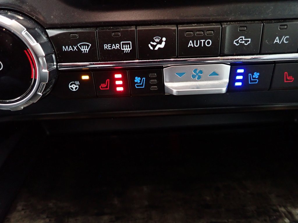 Used 2024 Ford F350 Lariat w/ FX4 Off-Road Package image 3