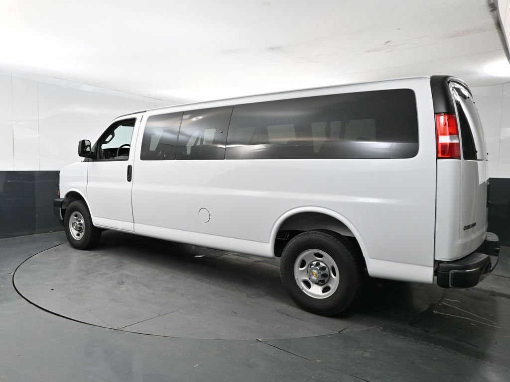 Used 2025 Chevrolet Express 3500 LT w/ LT Preferred Equipment Group RWD image 3