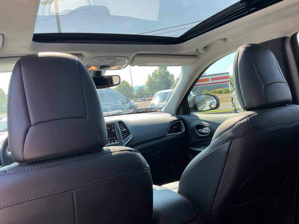 Used 2020 Jeep Cherokee Trailhawk AWD/4WD image 29