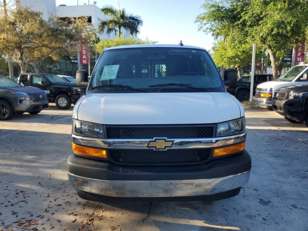 Used 2024 Chevrolet Express 2500 w/ Driver Convenience Package RWD image 2