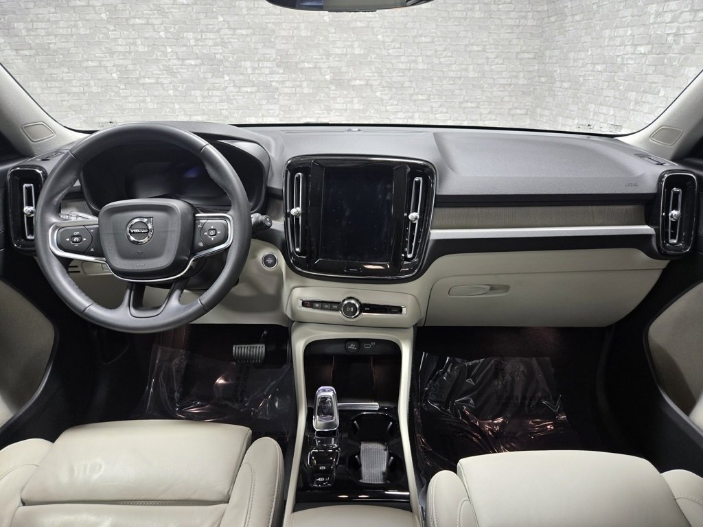 Used 2024 Volvo XC40 B5 Plus image 36