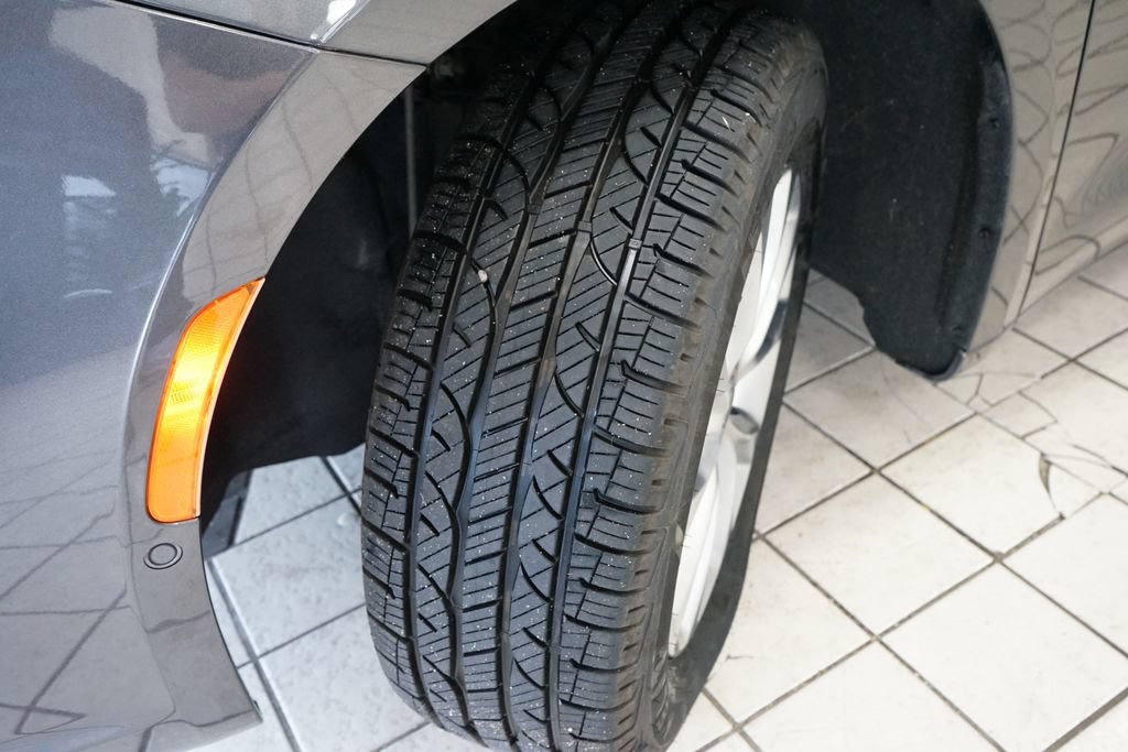Used 2023 Chrysler Pacifica Touring-L AWD/4WD image 55