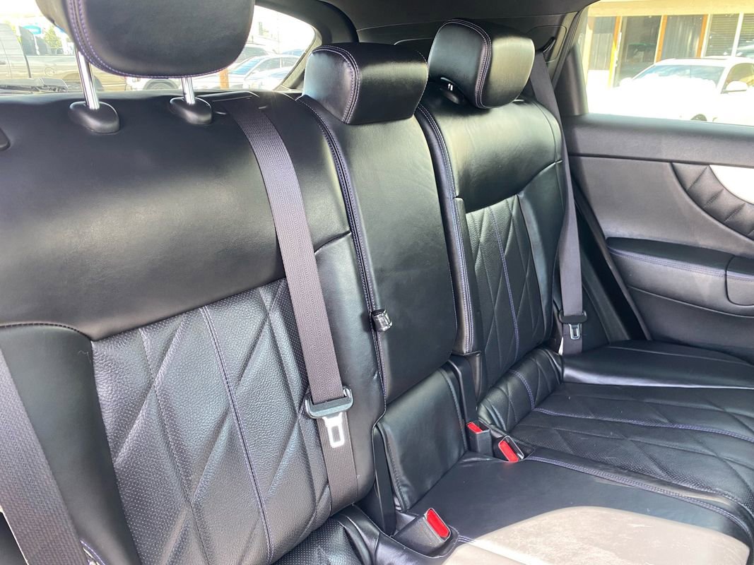 Used 2015 INFINITI QX70 AWD w/ Premium Package image 29