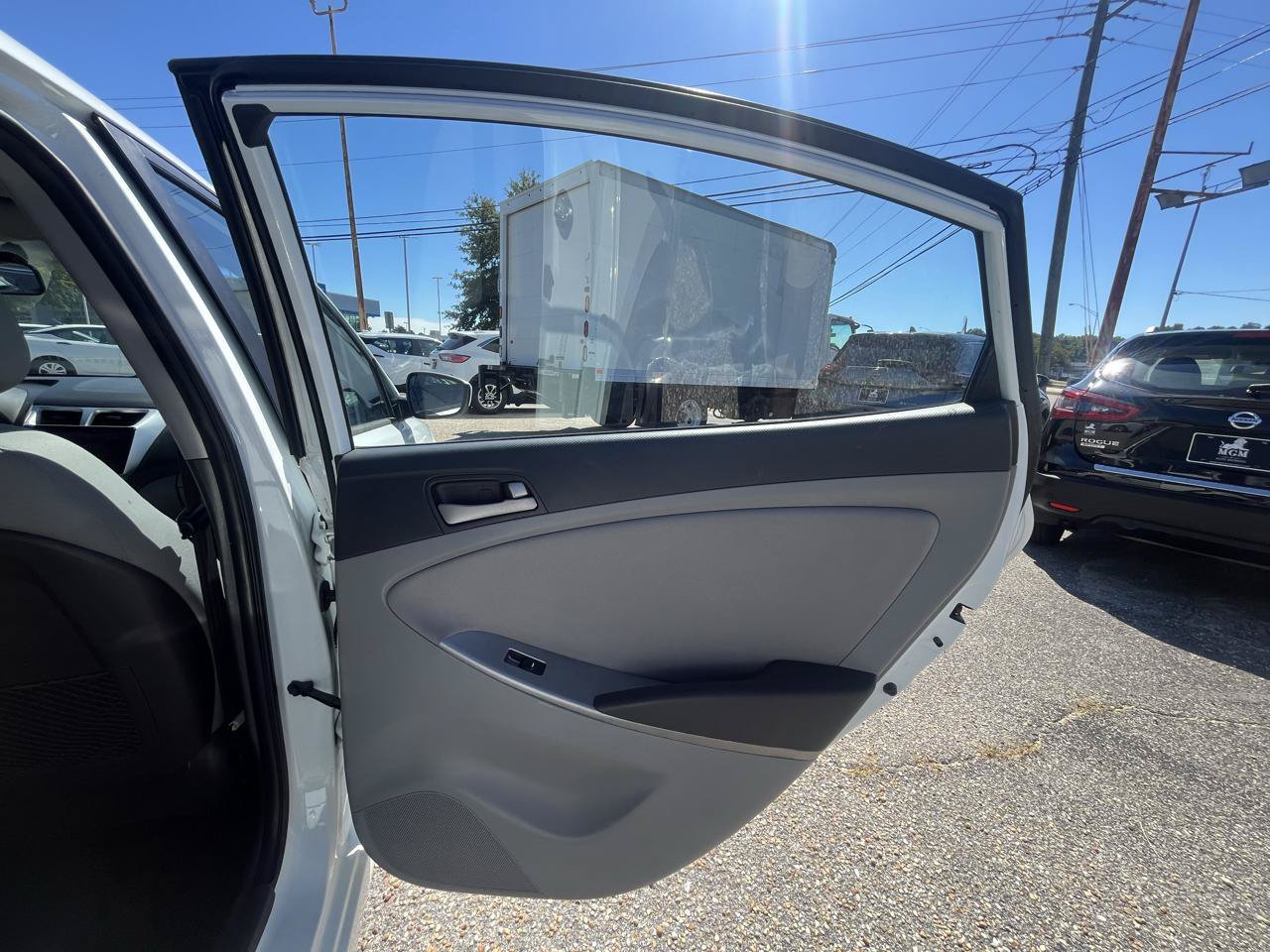 Used 2015 Hyundai Accent GLS FWD image 46