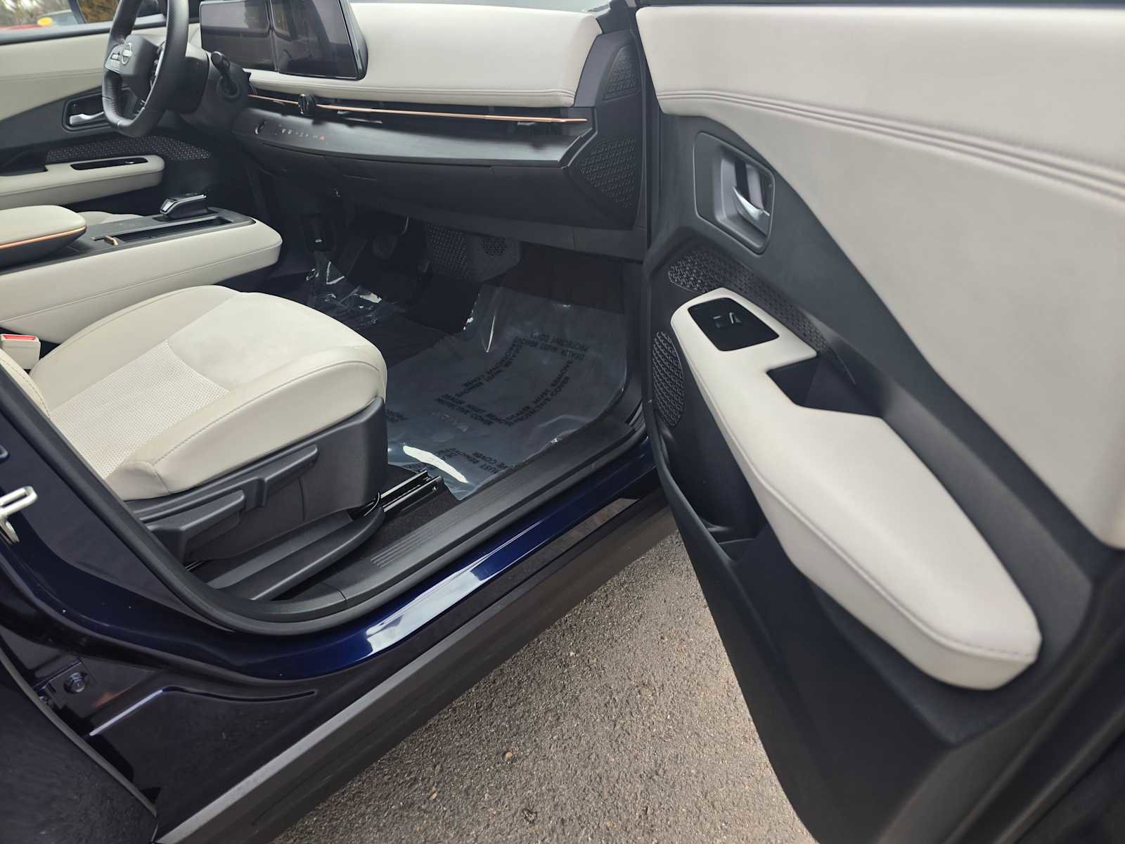 Used 2024 Nissan Ariya FWD image 11