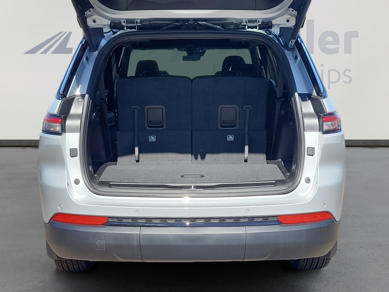 New 2025 Jeep Grand Cherokee L Altitude image 29