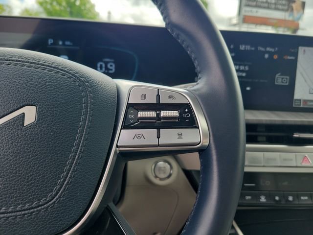 Used 2025 Kia Telluride EX w/ EX Captain's Chair Package FWD image 19