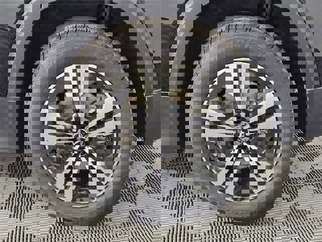 Used 2025 Mercedes-Benz GLB 250 GLB 250 image 13