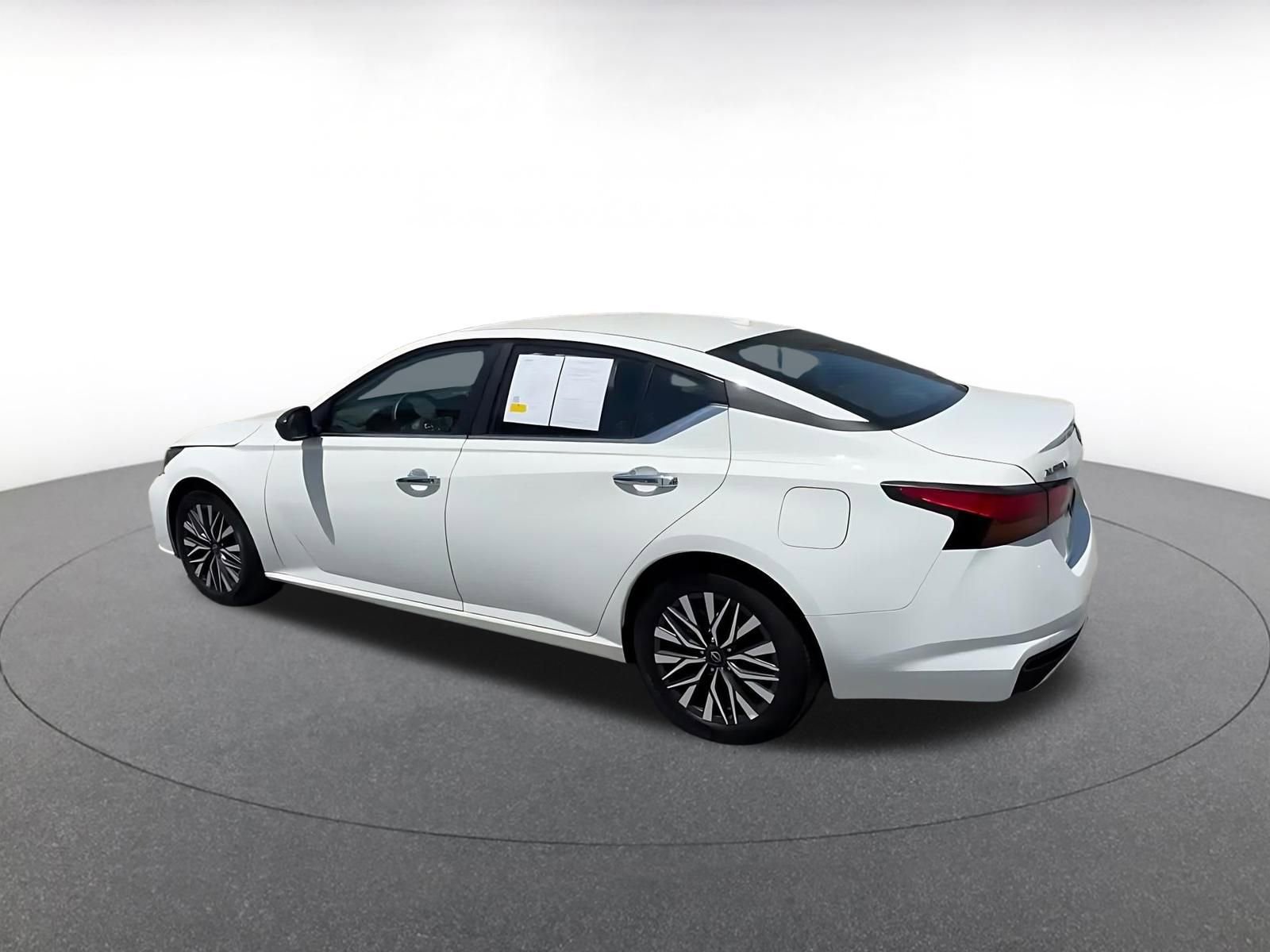 Used 2025 Nissan Altima 2.5 SV FWD image 10