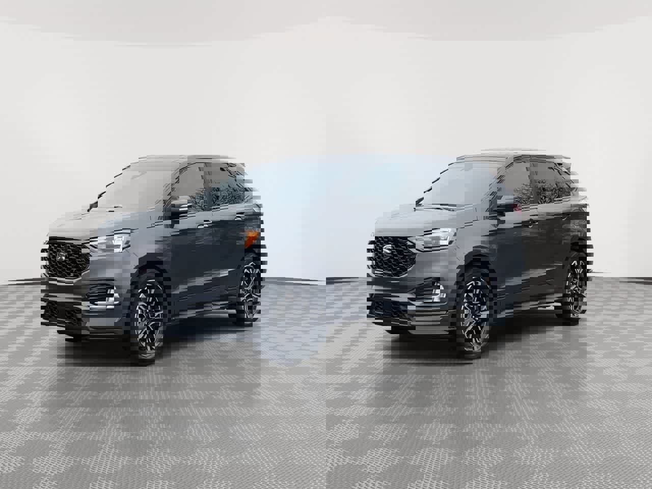 Used 2019 Ford Edge ST w/ Cold Weather Package image 4