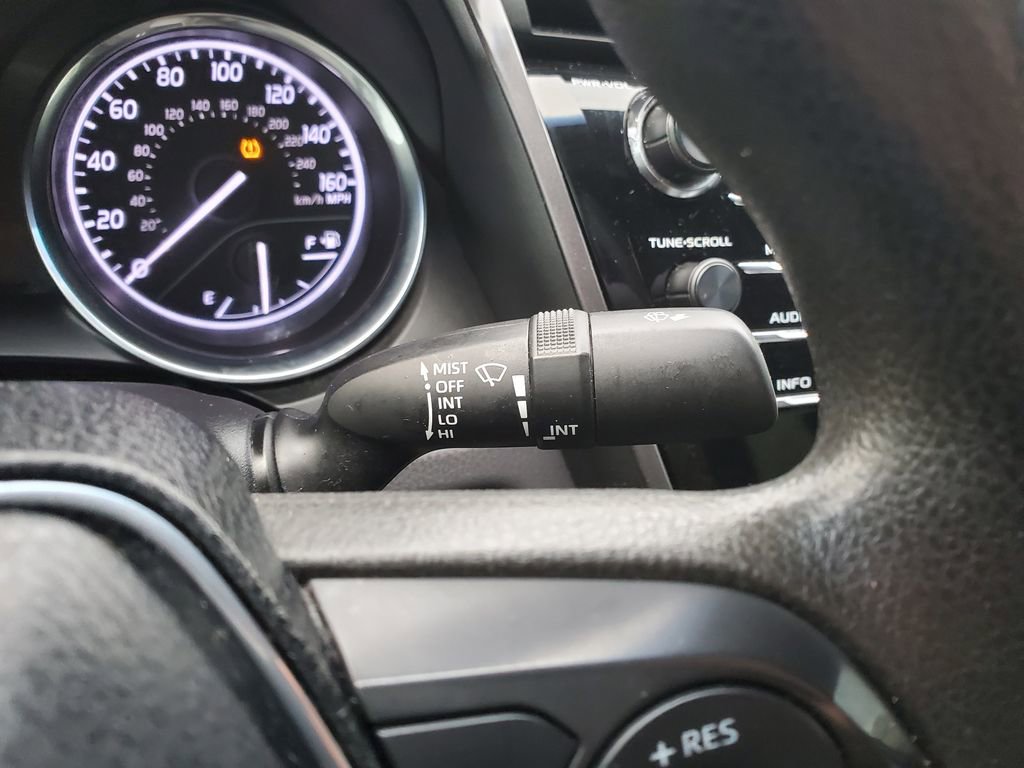 Used 2018 Toyota Camry L image 19