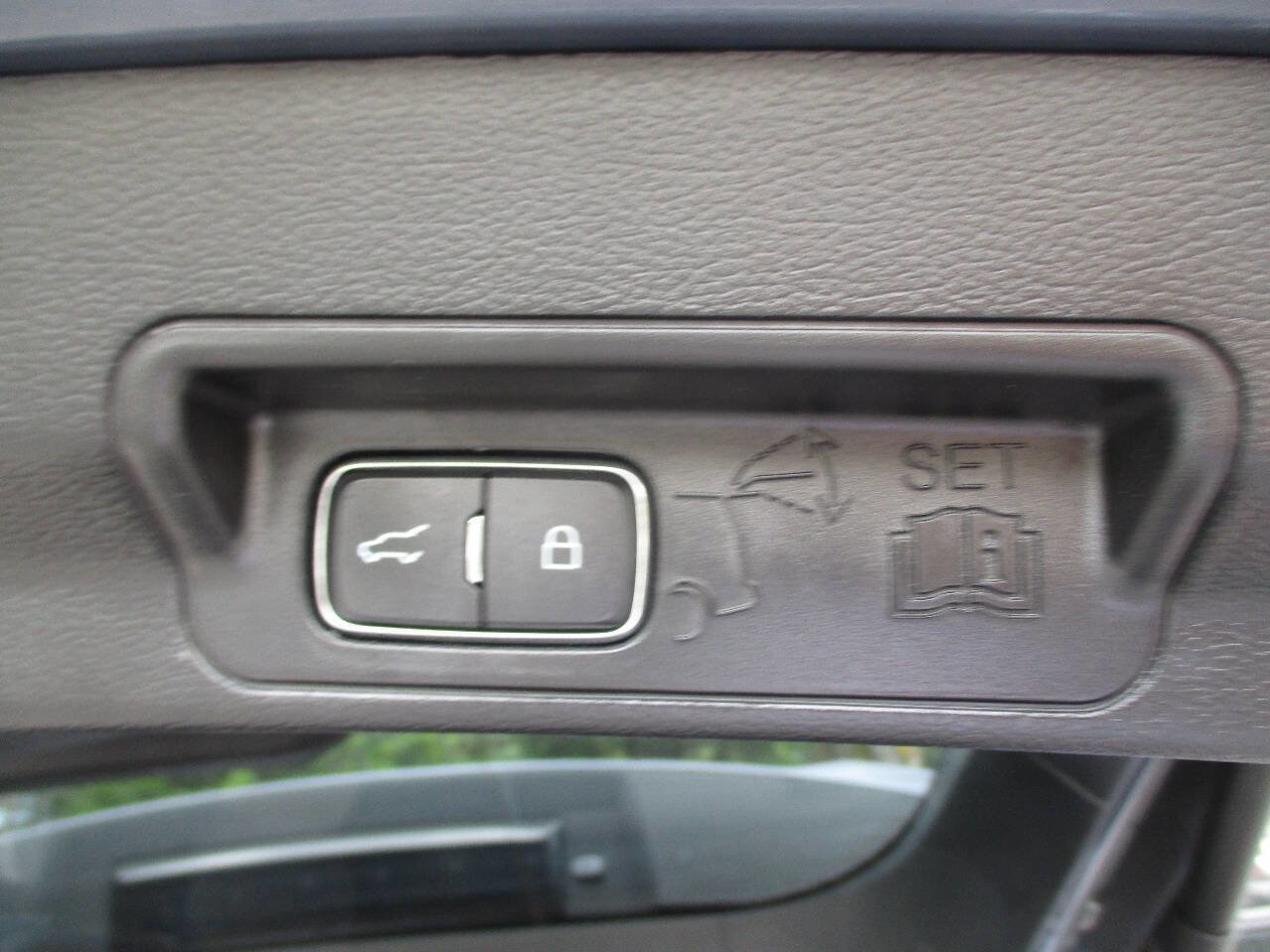 Used 2021 Ford Explorer Limited w/ Equipment Group 301A RWD image 30