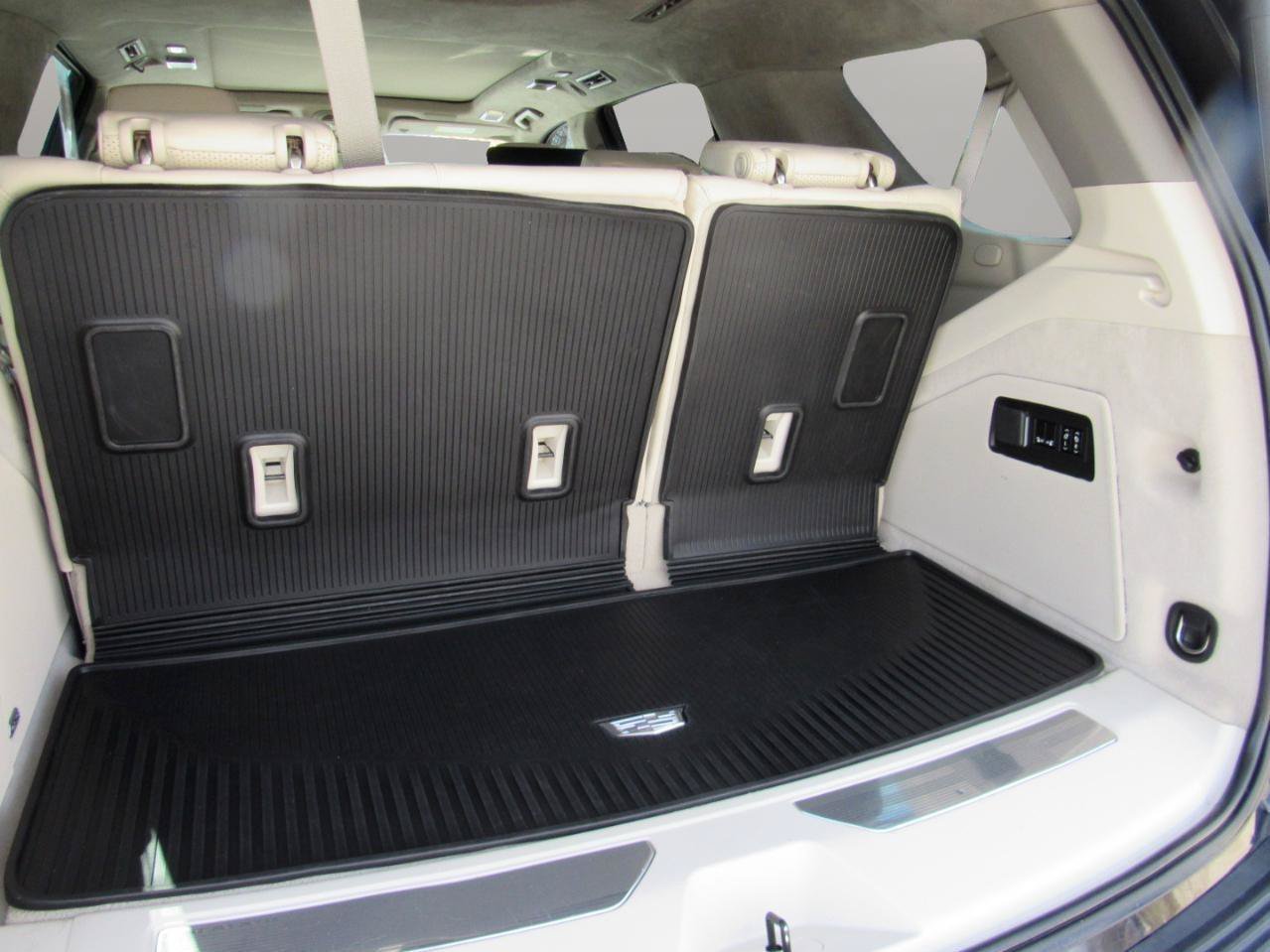 Used 2021 Cadillac Escalade Premium Luxury Platinum AWD/4WD image 42