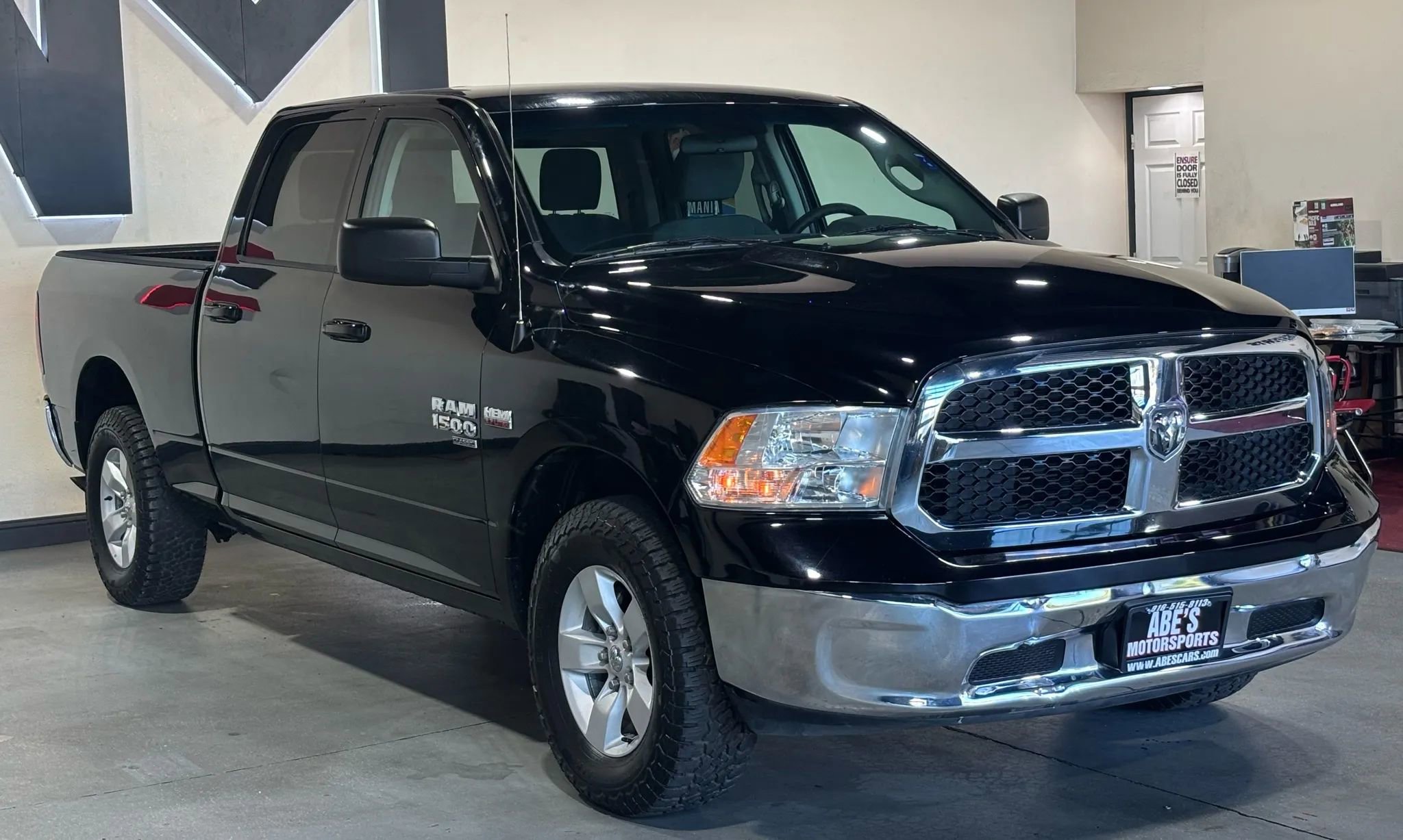 Used 2020 RAM 1500 Classic SLT AWD/4WD image 3