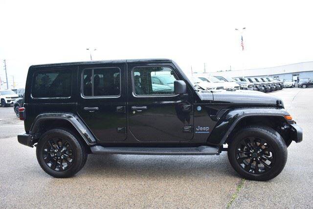 Used 2025 Jeep Wrangler Sahara 4xe AWD/4WD image 9
