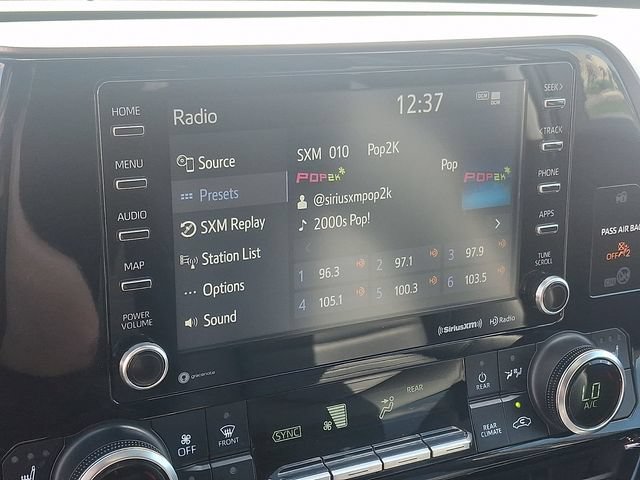 Used 2021 Toyota Highlander XLE AWD/4WD image 3