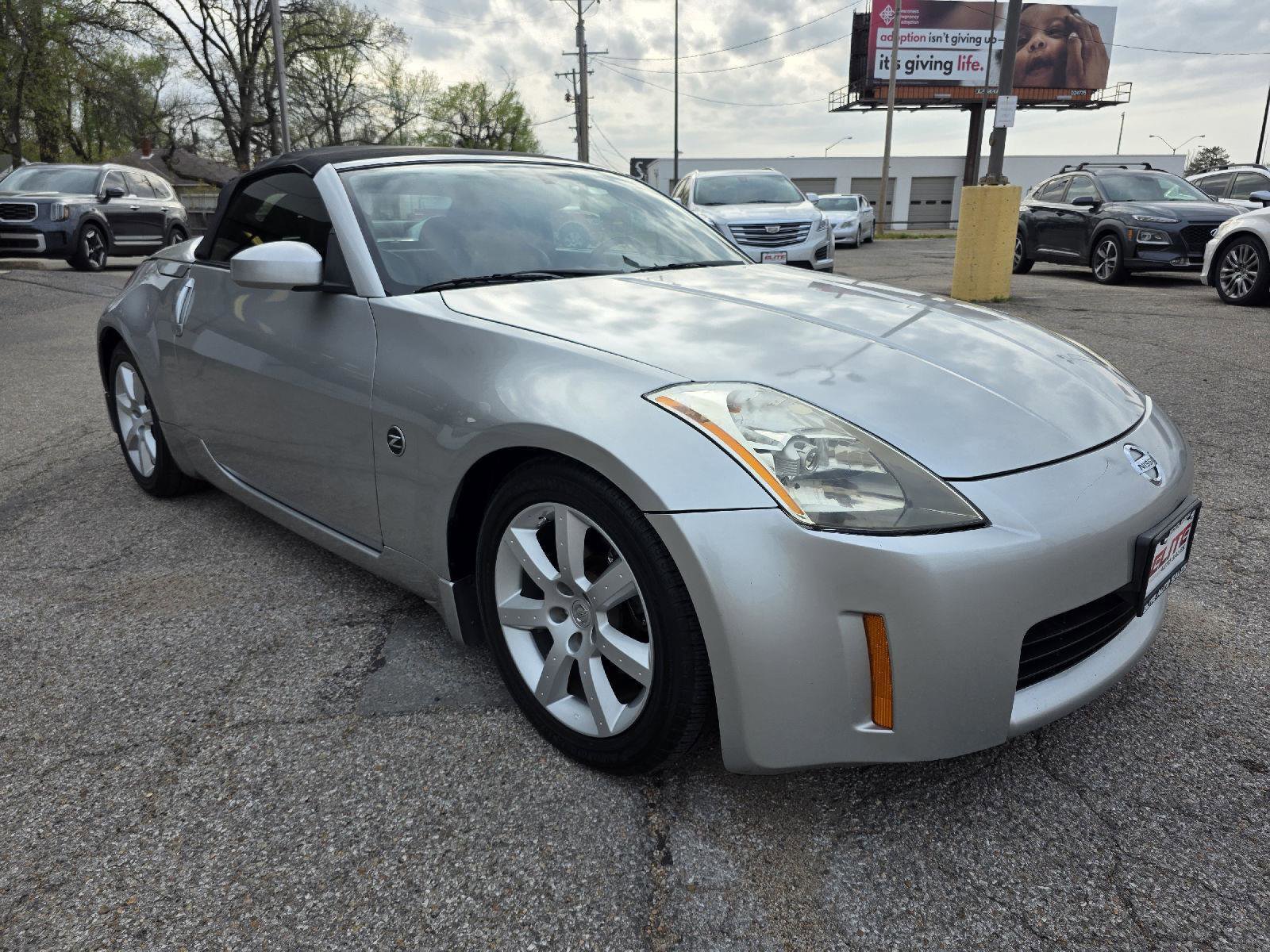 Used 2005 Nissan 350Z Touring RWD image 11