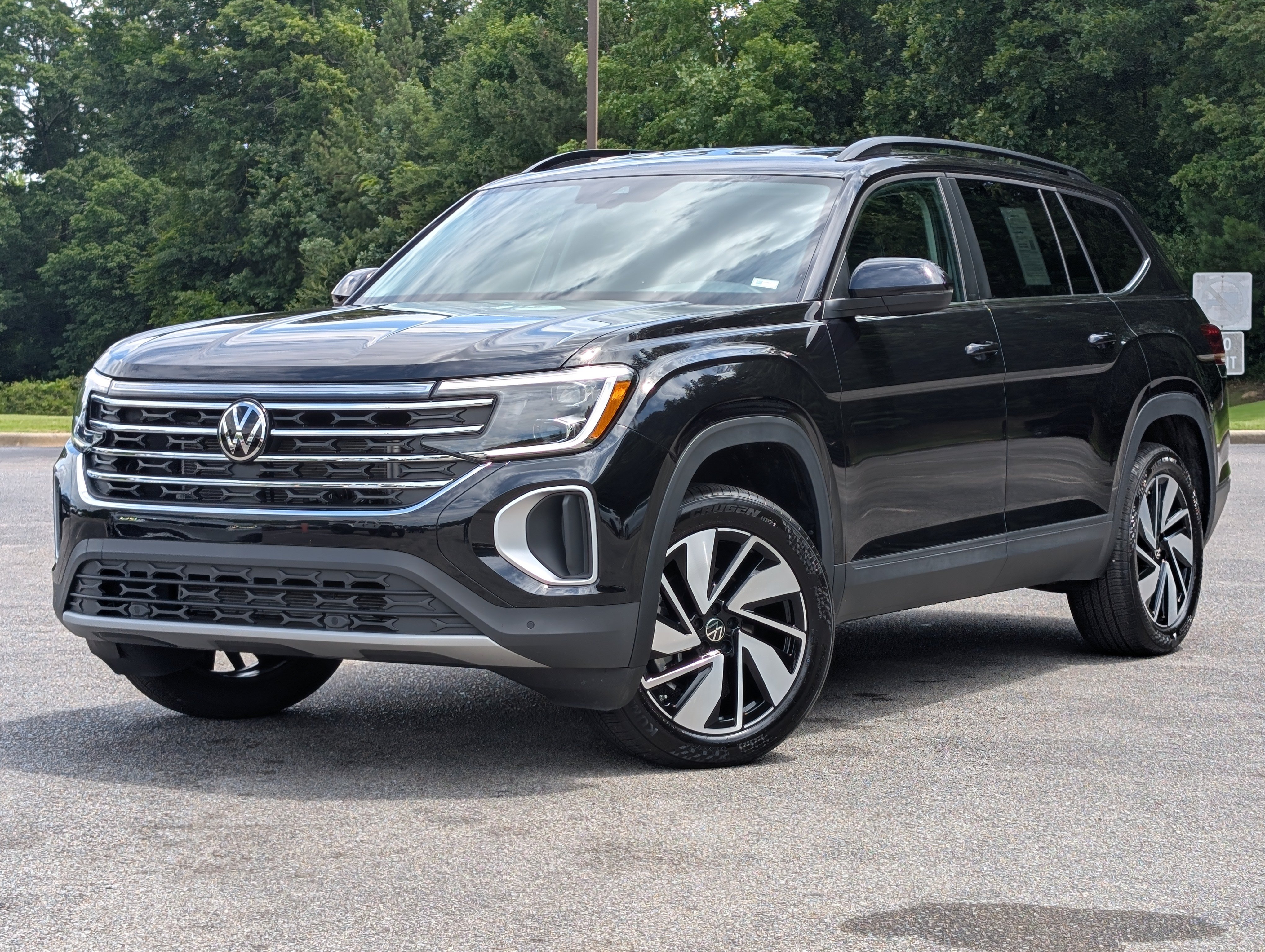 Used 2025 Volkswagen Atlas SE FWD image 4
