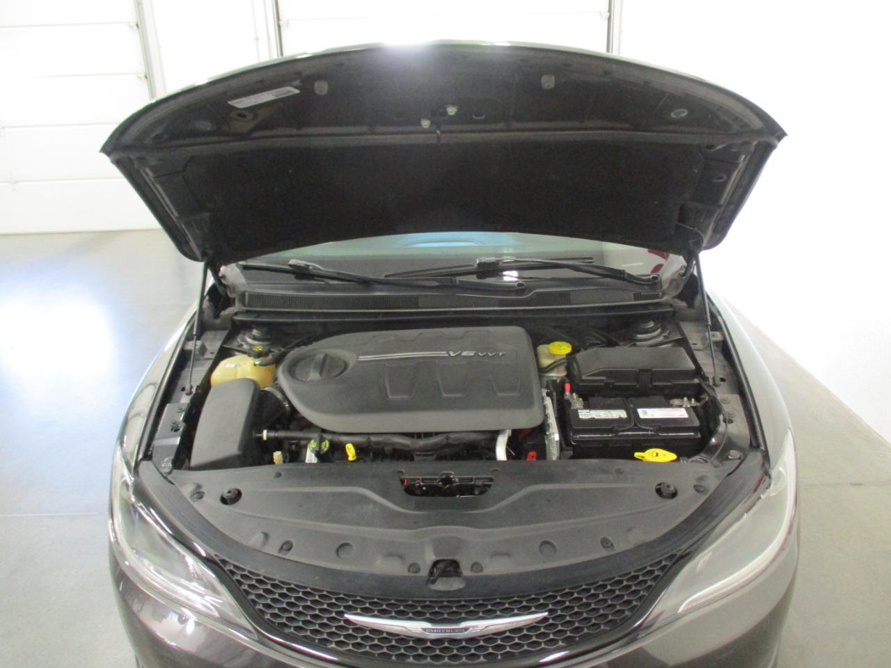 Used 2015 Chrysler 200 S w/ Comfort Group AWD/4WD image 23