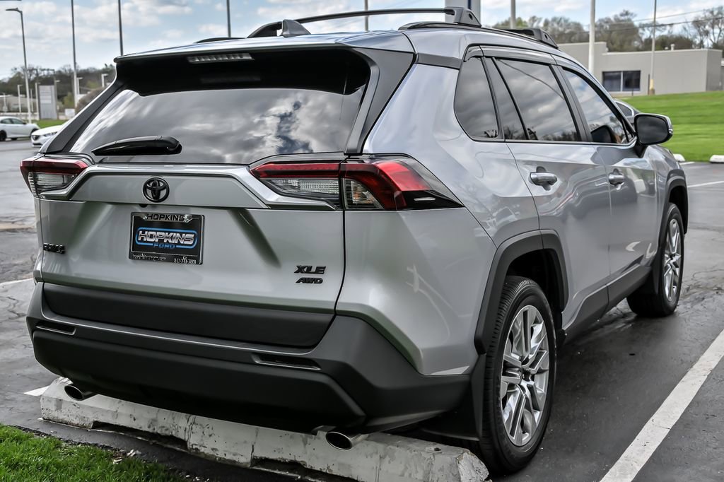 Used 2022 Toyota RAV4 XLE Premium AWD/4WD image 10
