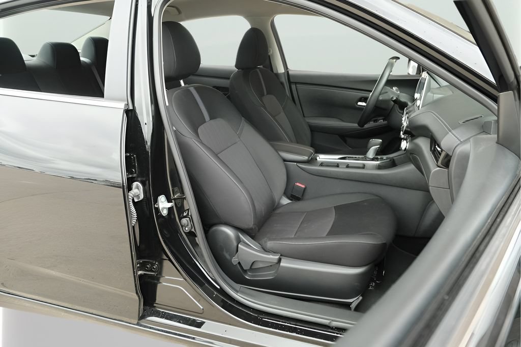 Used 2025 Nissan Sentra SV FWD image 16