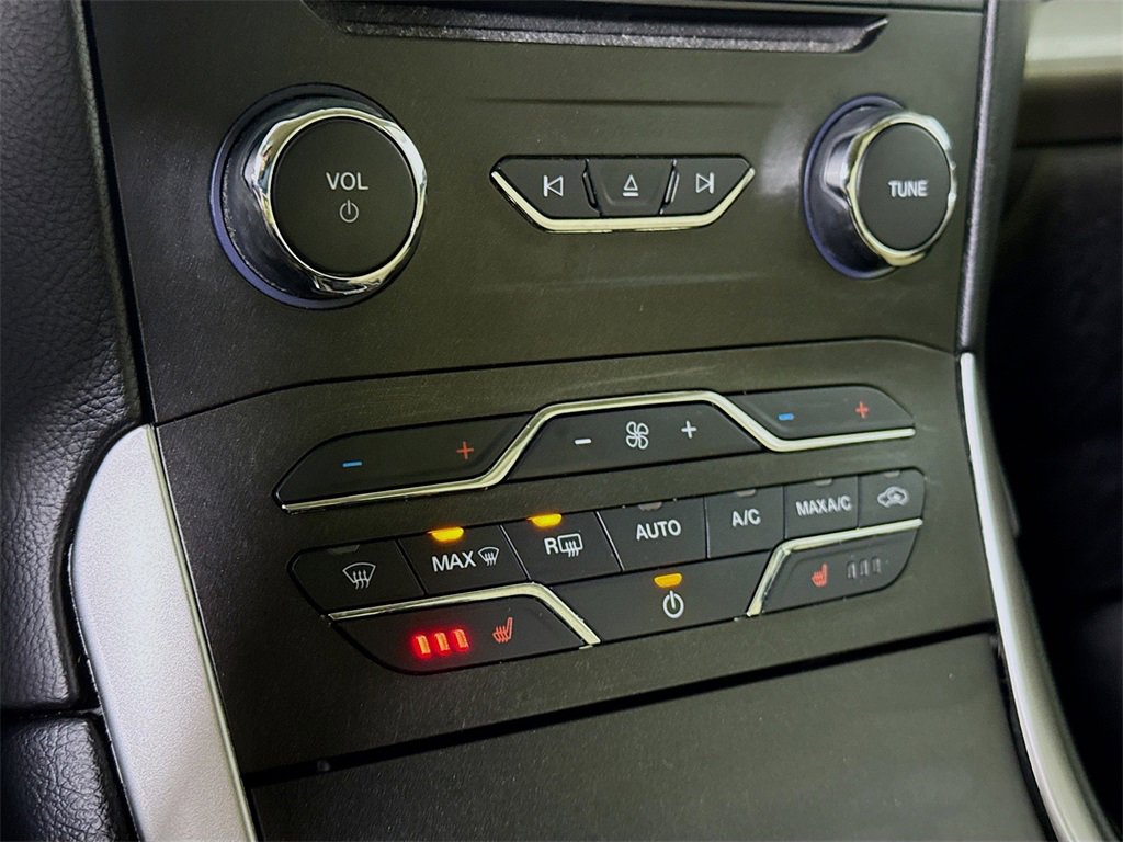 Used 2018 Ford Edge SEL w/ Equipment Group 201A image 8