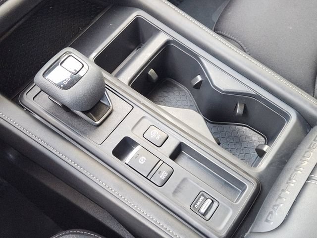 Used 2025 Nissan Pathfinder S FWD image 22