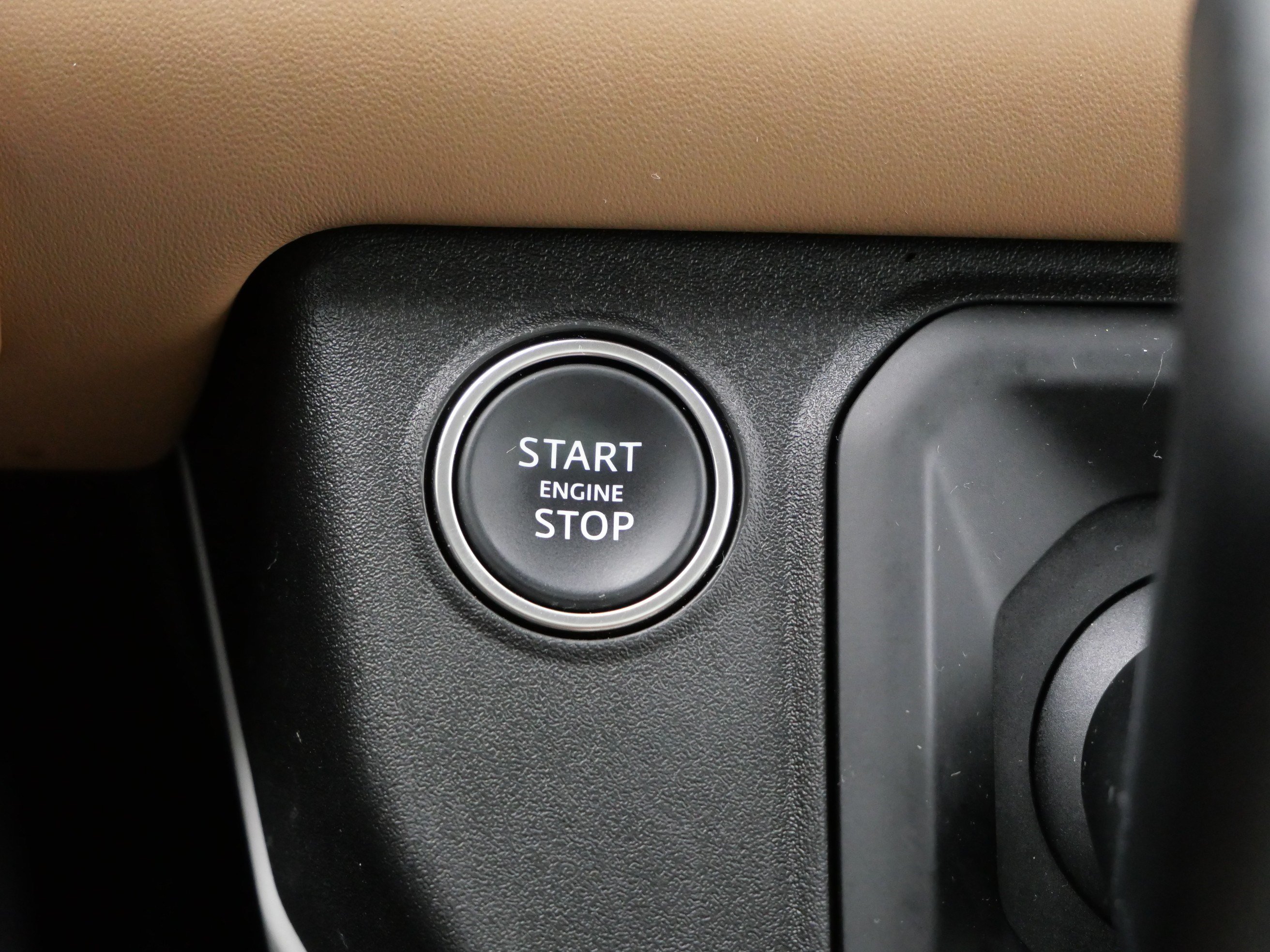Certified 2025 Land Rover Defender 110 X-Dynamic SE AWD/4WD image 24